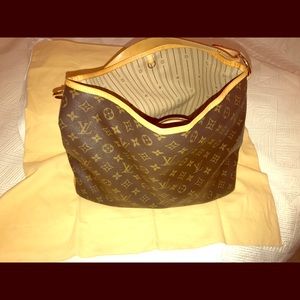 Authentic Delightfull Louis Vutton.